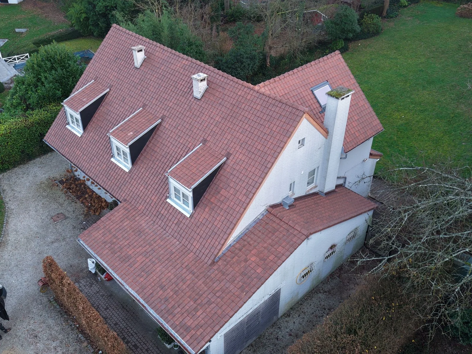 Nouvelle couverture en tuiles après rénovation